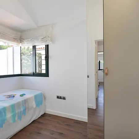 Central Bungalow With Communal Pool In Maspalomas