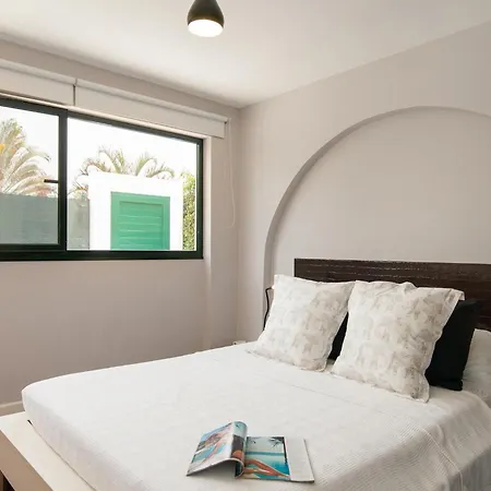 Central Bungalow With Communal Pool In Maspalomas 4*